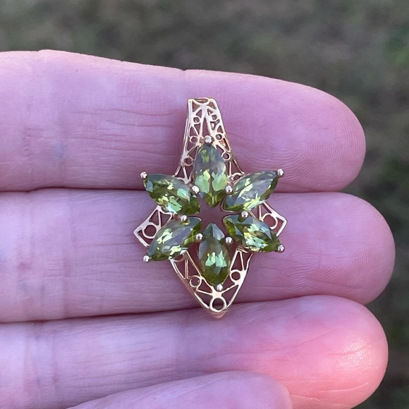 14k Gold & Peridot Pendant